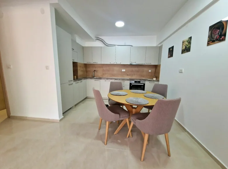 Mieszkanie 2 pokoi 67 m² Becici, Czarnogóra