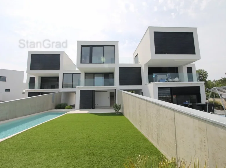 Casa 3 habitaciones 180 m² Radici, Croacia