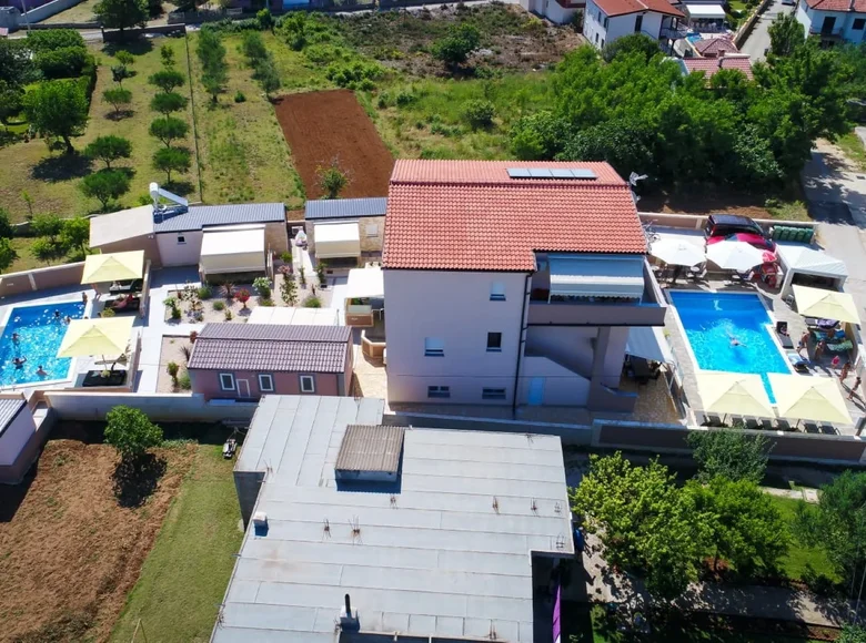 House 15 rooms Opcina Dezanovac, Croatia