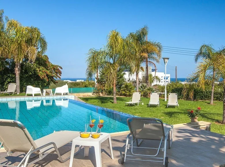 8 bedroom House 350 m² Famagusta District, Cyprus