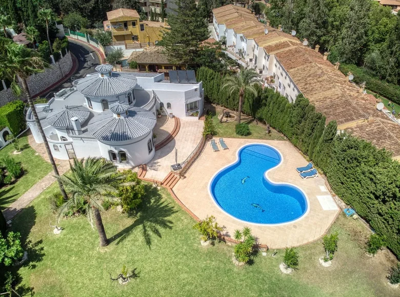 Villa de 4 dormitorios 454 m² Benalmadena, Španjolska