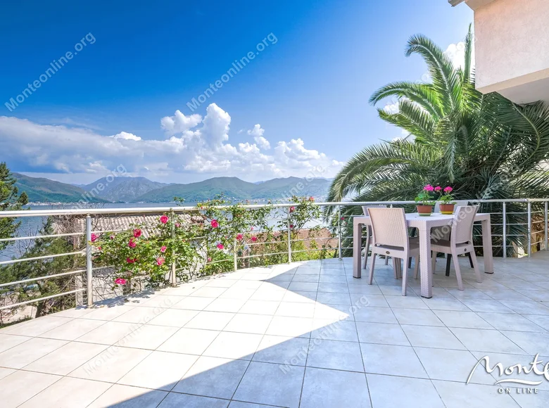 4-Schlafzimmer-Villa 200 m² Tivat, Montenegro