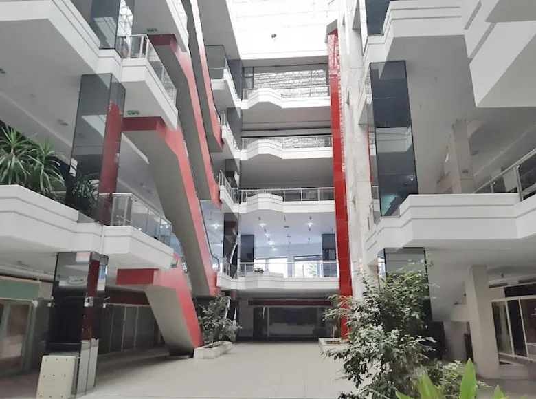 Nieruchomości inwestycyjne 5 871 m² Nikozja, Cypr