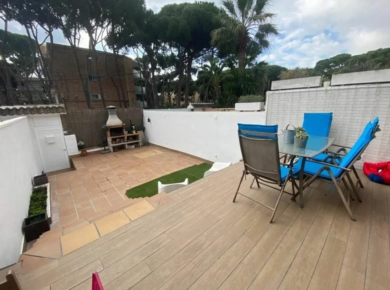 Szeregowiec 4 pokoi 163 m² Castelldefels, Hiszpania