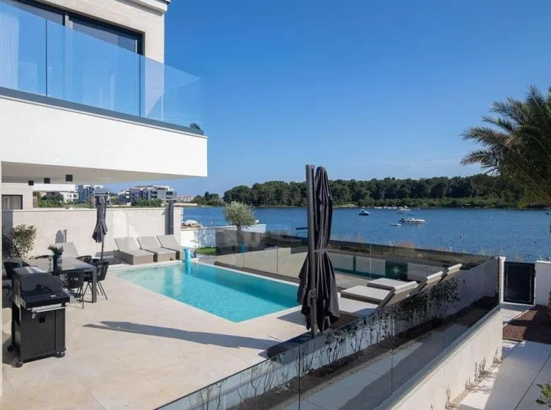 5 bedroom villa 340 m² Opcina Medulin, Croatia