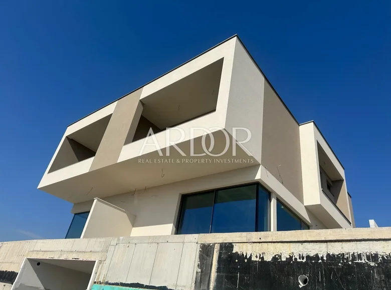 4 bedroom house 241 m² Kostrena, Croatia