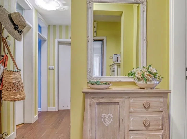 Квартира 3 спальни  Будва, Черногория