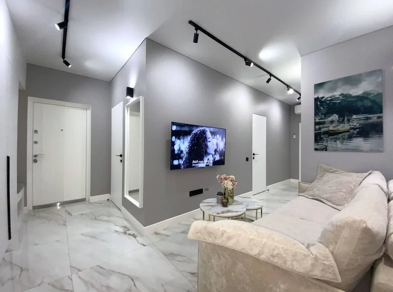 Mieszkanie 2 pokoi 73 m² Mińsk, Białoruś