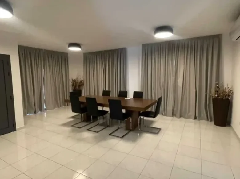 Dom 5 pokojów  w Demos Agiou Athanasiou, Cypr