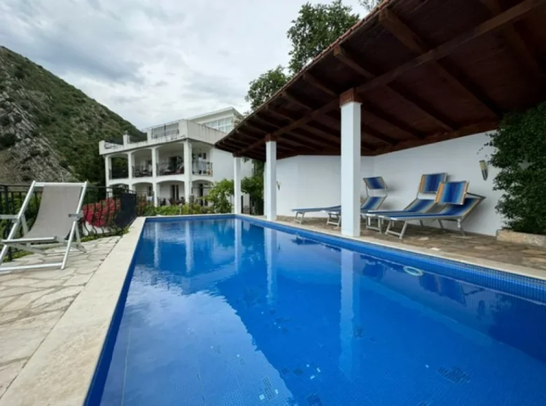 Maison 5 chambres 300 m² Becici, Monténégro