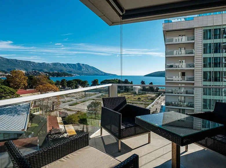 2 bedroom apartment 104 m² Budva, Montenegro
