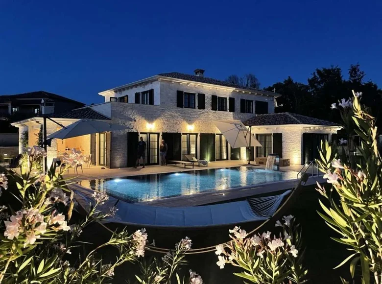 Villa 4 chambres 242 m² Grad Porec, Croatie