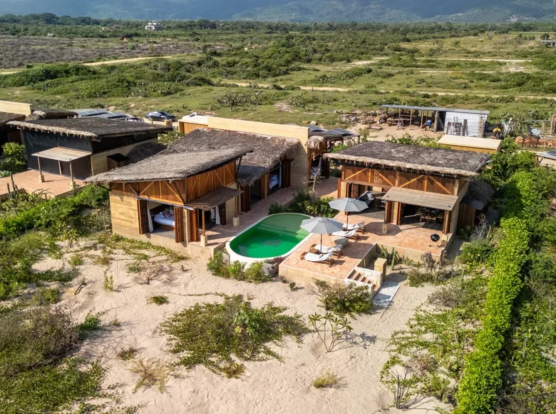 4 bedroom Villa 3 832 m² San Pedro Mixtepec, Mexico