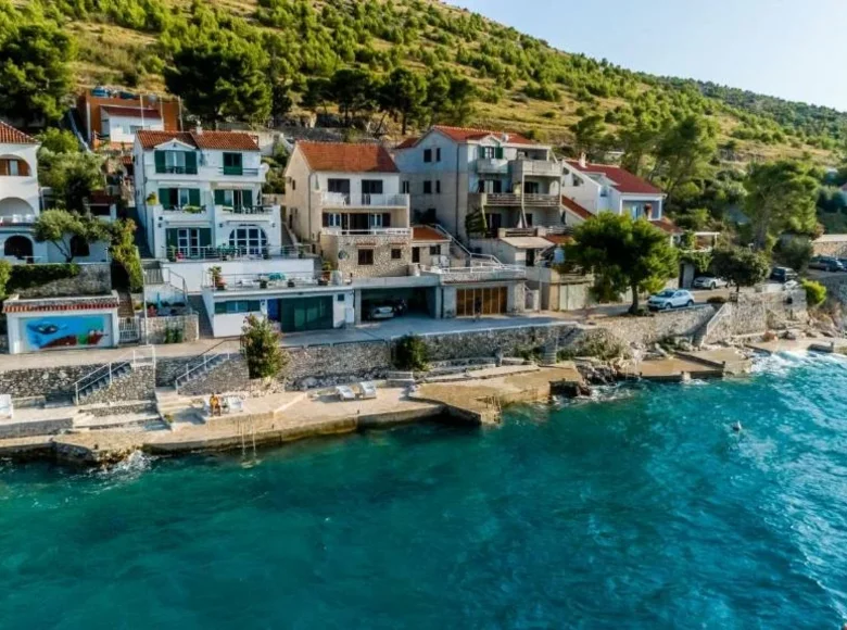 5 bedroom house 200 m² Grad Sibenik, Croatia