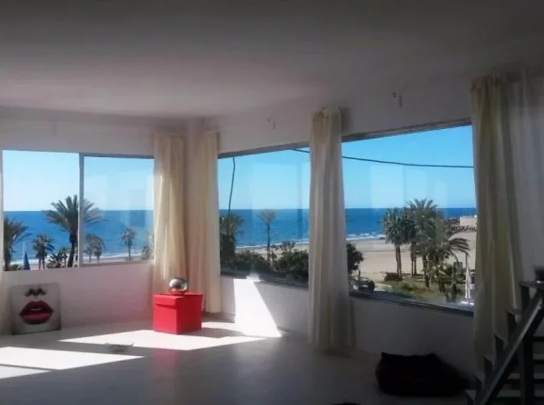 Commercial property 115 m² in Abadin, Spain