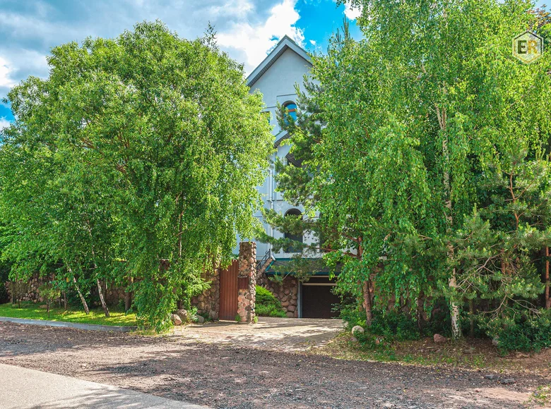 Cottage 7 bedrooms 740 m² Tarasava, Belarus