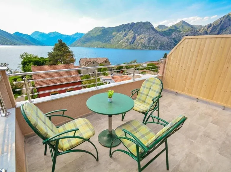 Restaurant 1 bedroom 500 m² in Dobrota, Montenegro