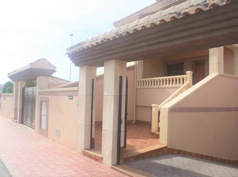 Adosado 3 habitaciones 225 m² Torrevieja, Španjolska