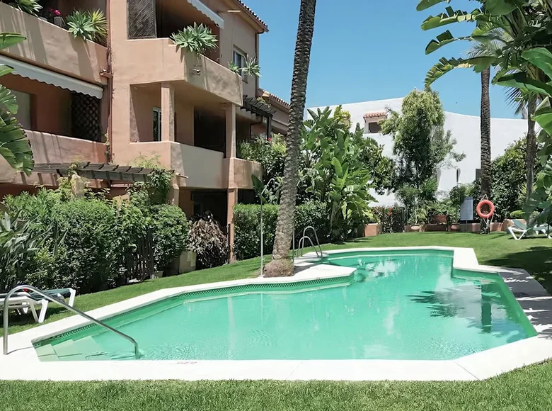 Mieszkanie 2 pokoi 112 m² Marbella, Hiszpania