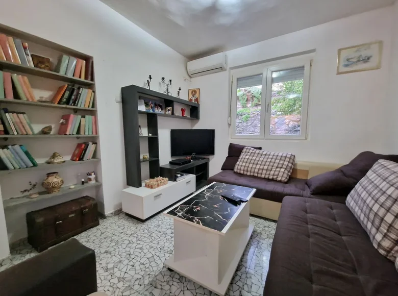 Dom 3 pokoi  Prcanj, Czarnogóra