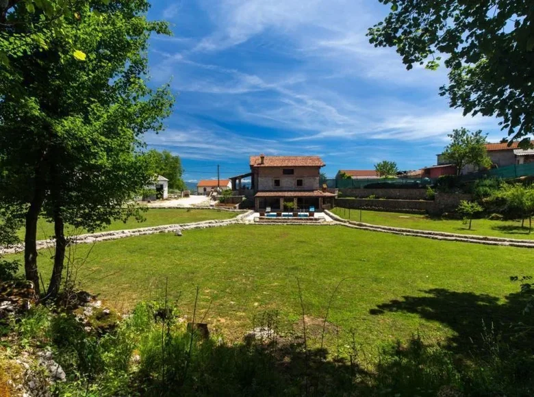 7 bedroom villa 564 m² Veprinac, Croatia