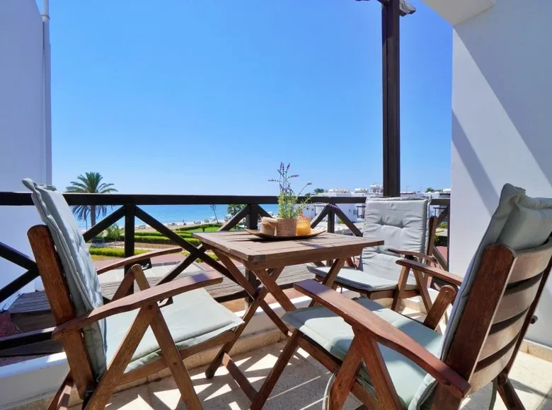 Квартира 2 спальни 72 м² Dromolaxia Meneou Municipality, Кипр