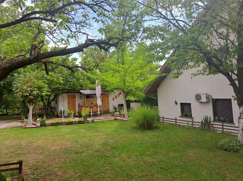 3 bedroom house 236 m² Cukarica Urban Municipality, Serbia