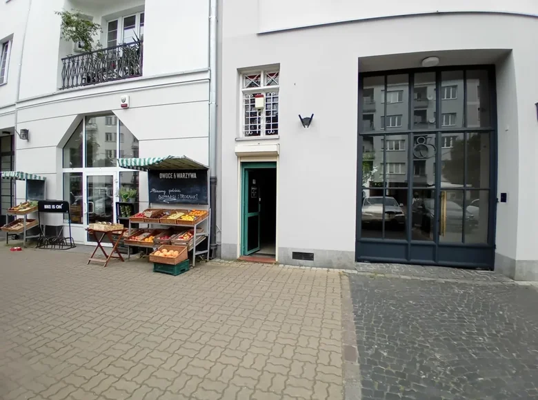 Commercial property 1 room 42 m² in Warsaw, Poland