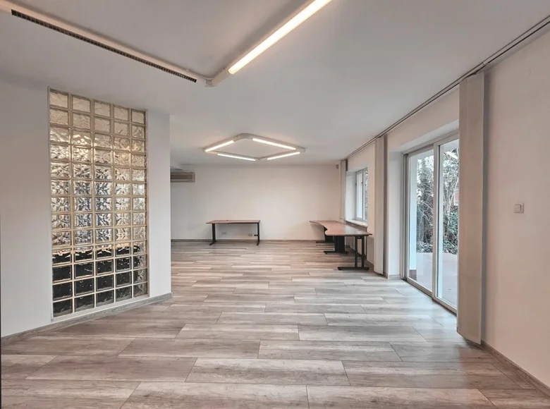 Studio apartment 470 m² in Warsaw, Poland