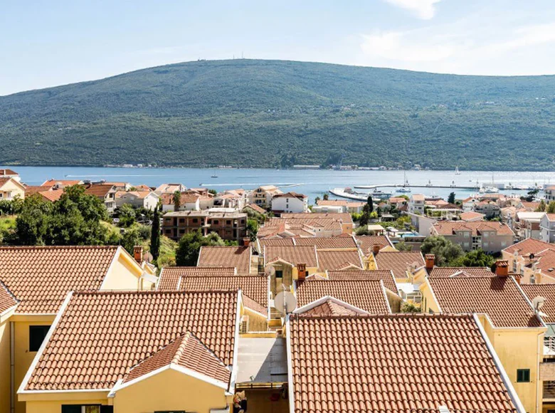 2 bedroom apartment 69 m² Đenovići, Montenegro