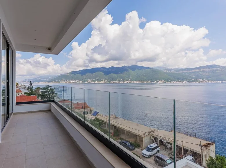 Dom 2 pokoi 200 m² Lustica, Czarnogóra