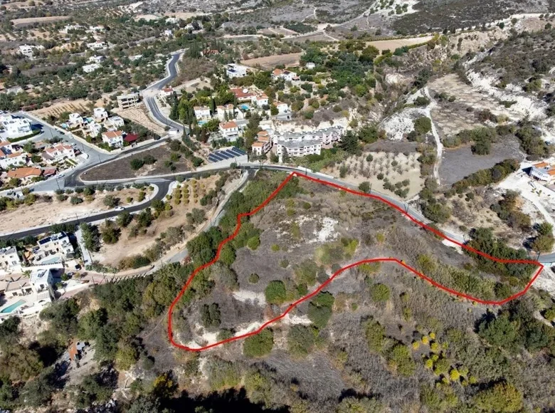 Atterrir  Mesogi, Chypre