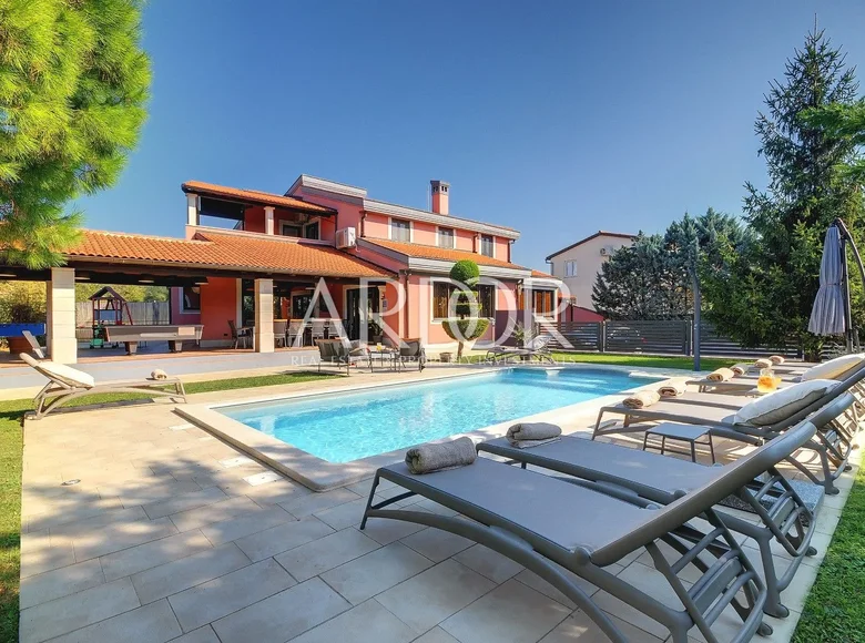 5 bedroom villa 350 m² Grad Pula, Croatia