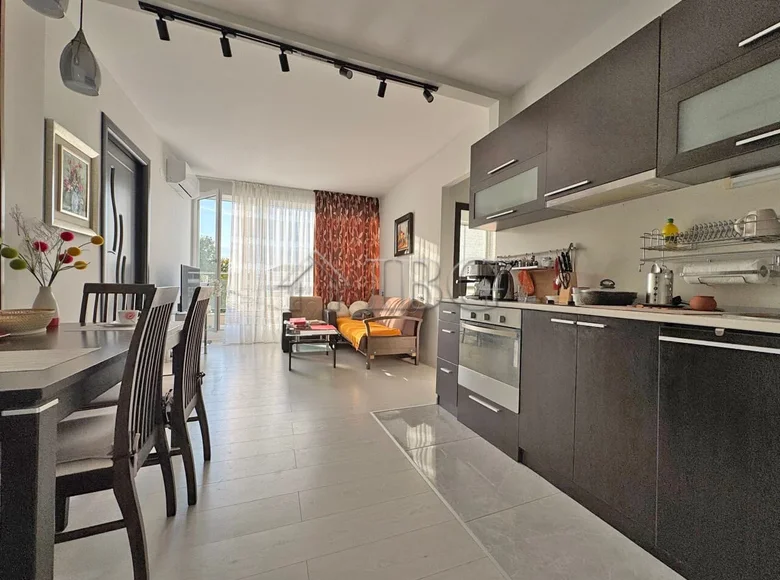 Mieszkanie 4 pokoi 96 m² Nesebyr, Bułgaria