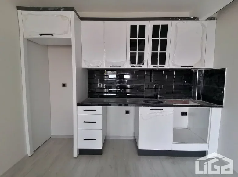 Mieszkanie 3 pokoi 90 m² Erdemli, Turcja