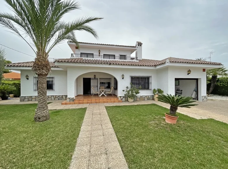 Villa de 4 dormitorios 266 m² Orihuela, Španjolska