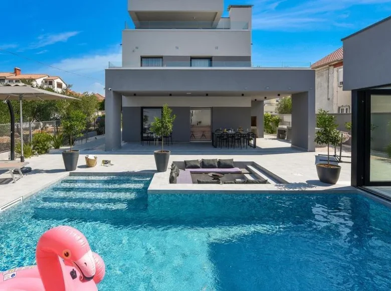 3 bedroom villa 355 m² Grad Zadar, Croatia