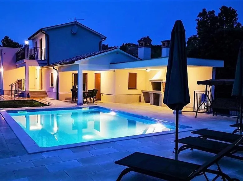 Villa de 4 dormitorios 200 m² Rabac, Croacia