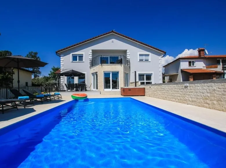 5 bedroom villa 450 m² Grad Porec, Croatia