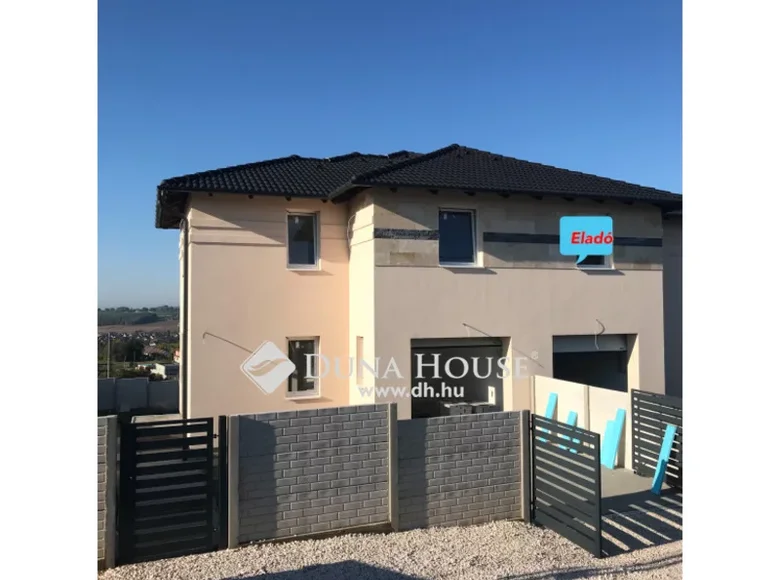 House 149 m² Pecel, Hungary