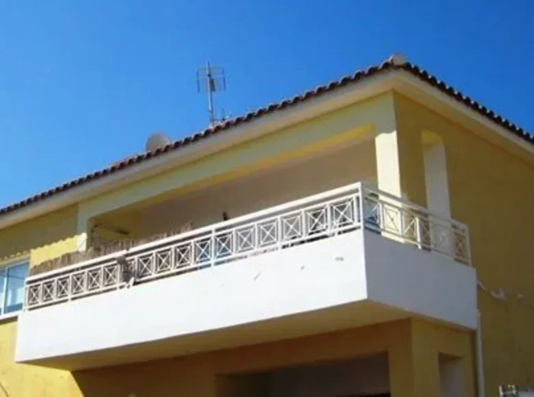 Mieszkanie 3 pokoi 100 m² Strovolos, Cypr