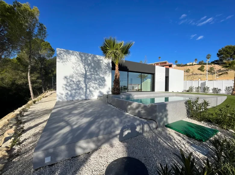 3-Schlafzimmer-Villa 185 m² lAlfas del Pi, Spanien