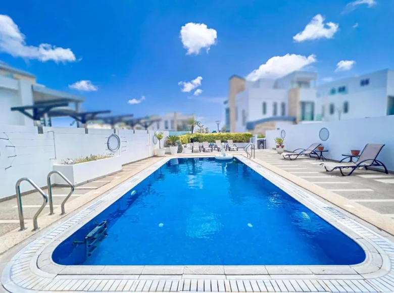 5 bedroom house 370 m² Paralimni, Cyprus