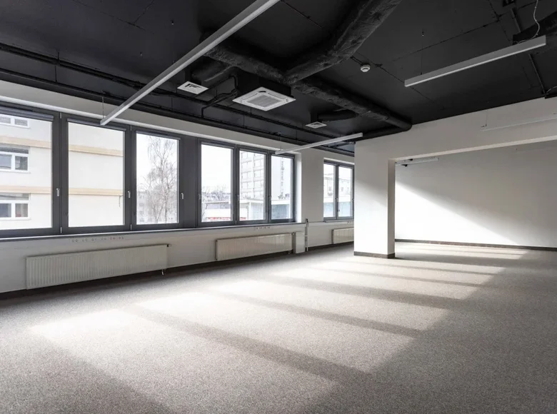Gewerbefläche 10 zimmer 490 m² in Warschau, Polen
