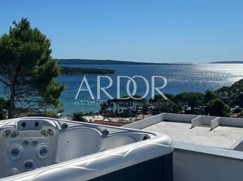 3 bedroom apartment 130 m² Banjol, Croatia