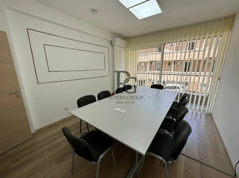 Bureau  à Becici, Monténégro