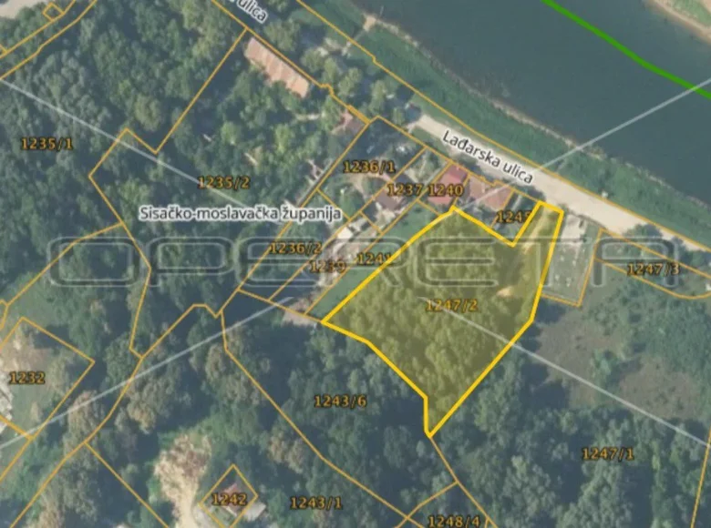 Parcelas 6 000 m² Grad Sisak, Croacia
