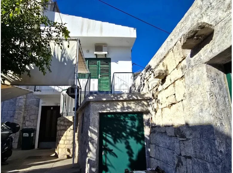 4 room house 195 m² Slatine, Croatia