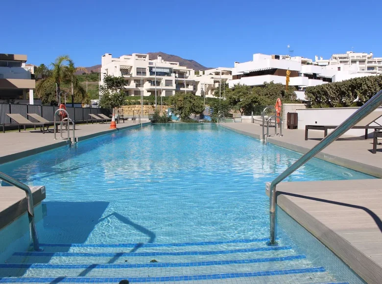 Mieszkanie 3 pokoi 140 m² Estepona, Hiszpania