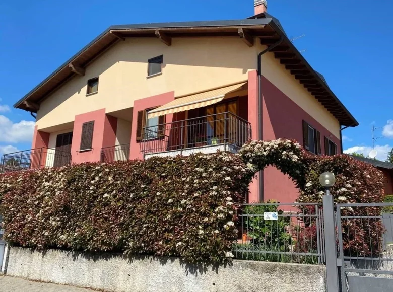 Duplex 5 bedrooms 160 m² Arona, Italy